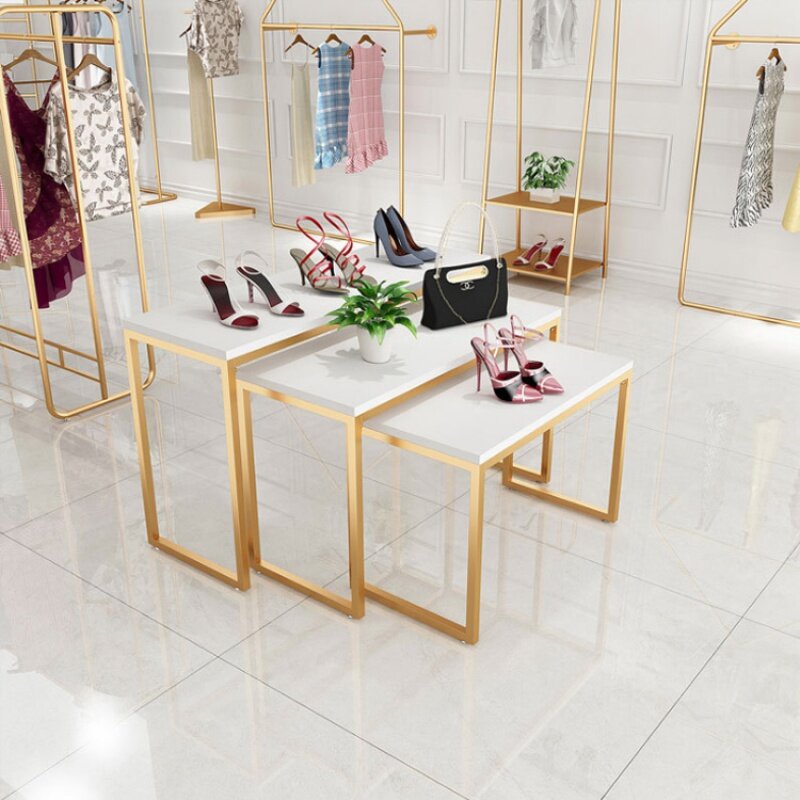 Juego de mesa con extremo anidado de diseño de tienda Boutique, estante de ropa personalizado, accesorio de tienda, mesa de exhibición de anidación dorada