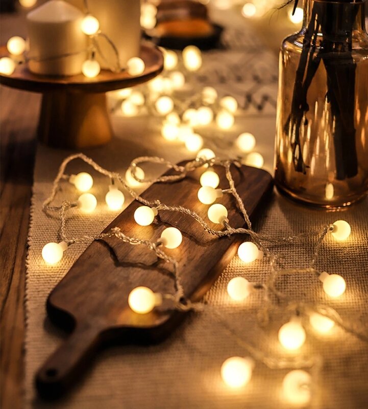 Pequena bola branca LED Fairy String luz bateria festiva casamento Natal ao ar livre quarto Garland decoração festiva pingente