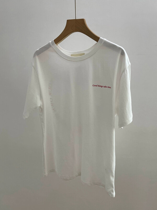Koreańska moda Koszulka z nadrukiem litery Kobiety O-neck Krótki rękaw z tyłu Serce Graficzne koszulki 2024 Nowe letnie proste koszulki na co dzień
