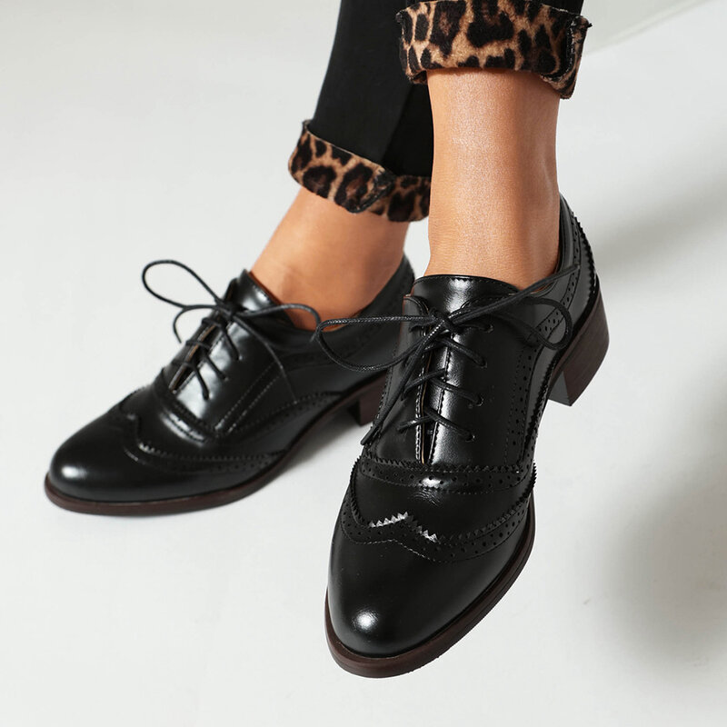 Styl Vintage Casual wiązane buty dla kobiet oxfordy płaskie damskie 3cm obcasy z okrągłym noskiem pojedyncze buty Plus rozmiar 41 44