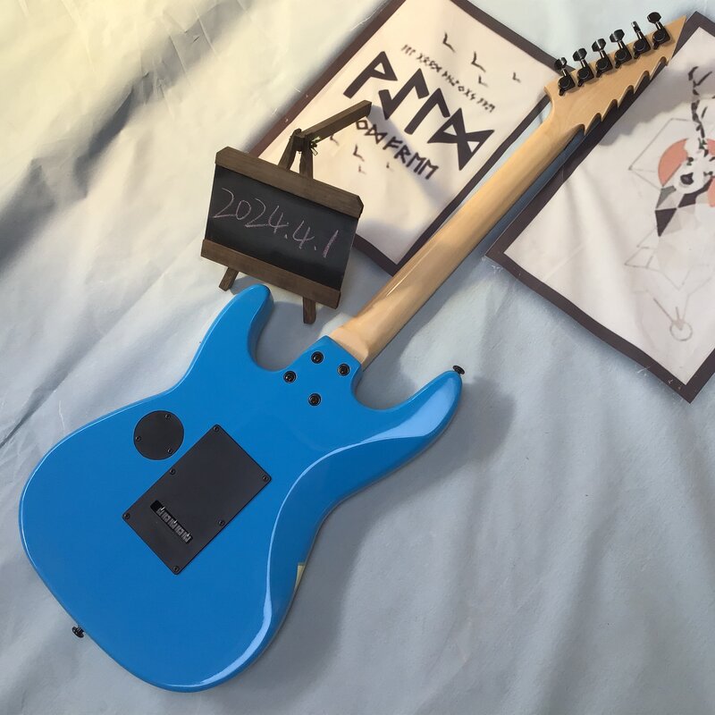 Guitarra eléctrica de caoba azul, cuerpo de Arce, tamaño Universal, envío gratis en Stock, hardware negro inmediato