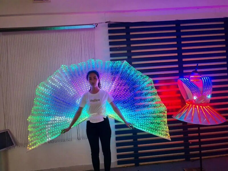 ชุดการแสดงบนเวทีชุดโกโกโกโกการแสดงแบบมีปีกไฟ LED