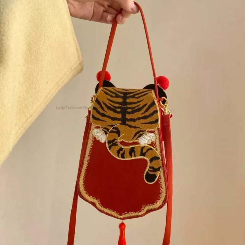 Bolso de mano Hanfu tradicional chino, bolso antiguo, estilo chino, bordado de año Nee, decoración de Tigre, accesorios Hanfu, bolso Vintage P1