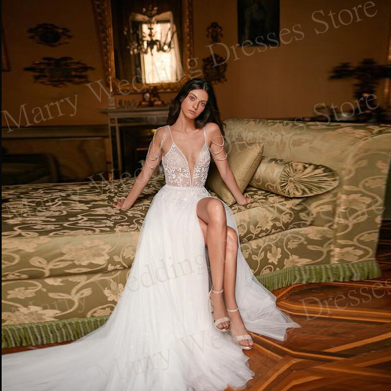 ชุดแต่งงานคอวีลึกแบบโบฮีเมียน Charming เซ็กซี่ชุดแต่งงานลูกไม้ปะติดแถบสปาเก็ตตี้ชุดเจ้าสาวแบบแยกข้างสูง Vestidos Novia