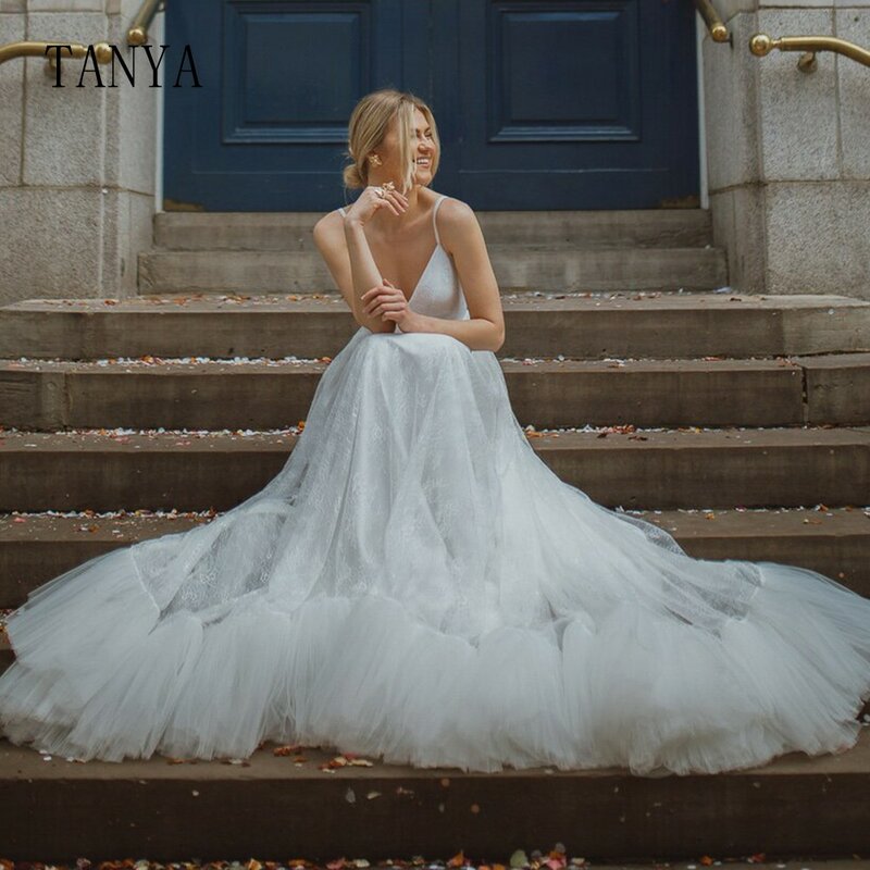 Женское свадебное платье It's yiiya, белое кружевное платье на тонких бретельках с V-образным вырезом и оборками по краям на лето 2019