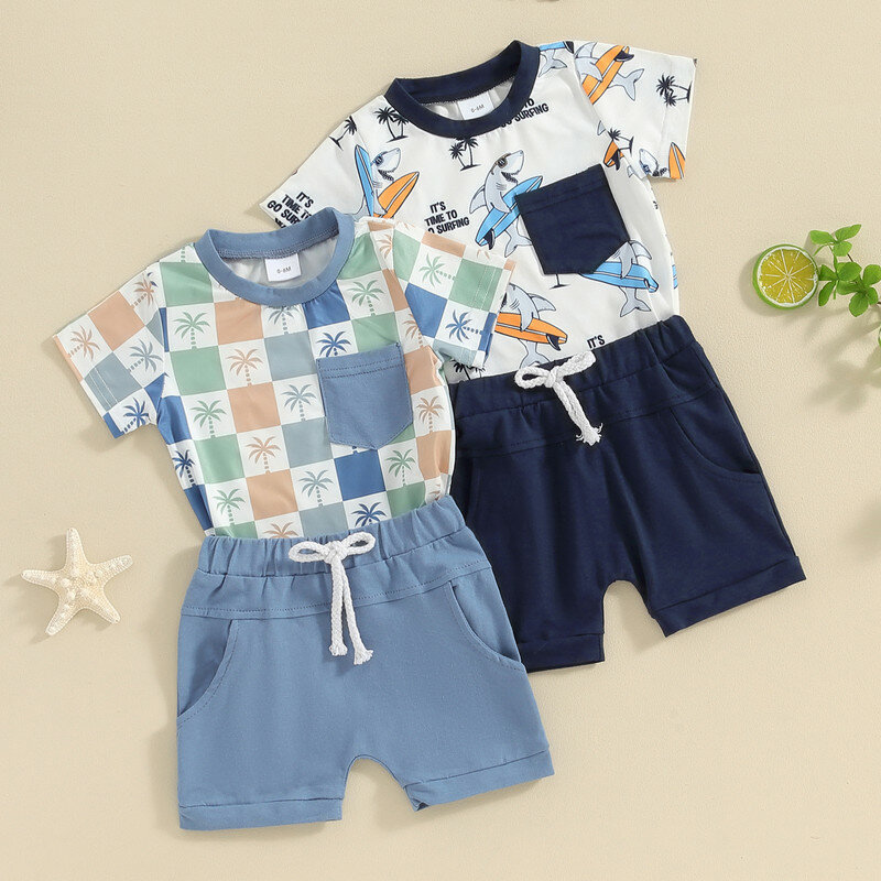Set pakaian pantai bayi laki-laki, atasan kaus lengan pendek cetakan pohon/hiu gaya pantai musim panas dan celana pendek untuk bayi