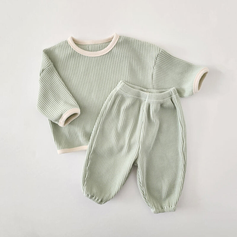 2023 koreańska, wiosenna jesienne ubrania dla dzieci chłopięce bawełniane wafle łatane markowe koszulki garnitur jednolite, luźne rozciągliwy strój chłopca dla niemowląt