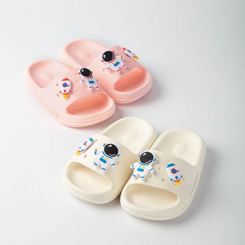 Летние детские сандалии для мальчиков и девочек, красивые тапочки с мягкой подошвой, для дома и ванной