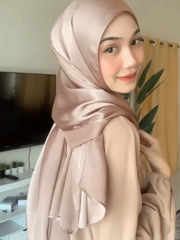 Pleated Satin Chiffon Hijab Silk Scarf for Women Scarves Luxury Bandana Headband Headscarf Shawl Chic Muslim Woman Turban Hijabs