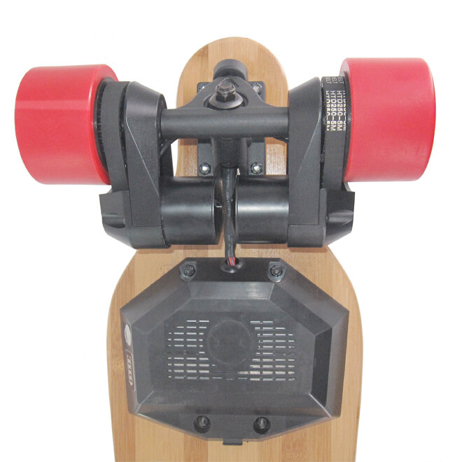 Skateboard elettrico di grande potenza tavola lunga a mani libere per bambini adulti trasmissione a cinghia a quattro ruote motore 900W