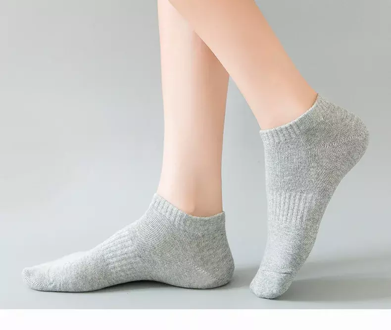 White solid color socks, women's middle tube versatile simple sports breathable socks, men's black stockings