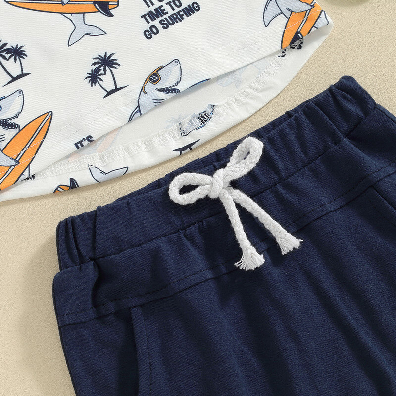 Set pakaian pantai bayi laki-laki, atasan kaus lengan pendek cetakan pohon/hiu gaya pantai musim panas dan celana pendek untuk bayi