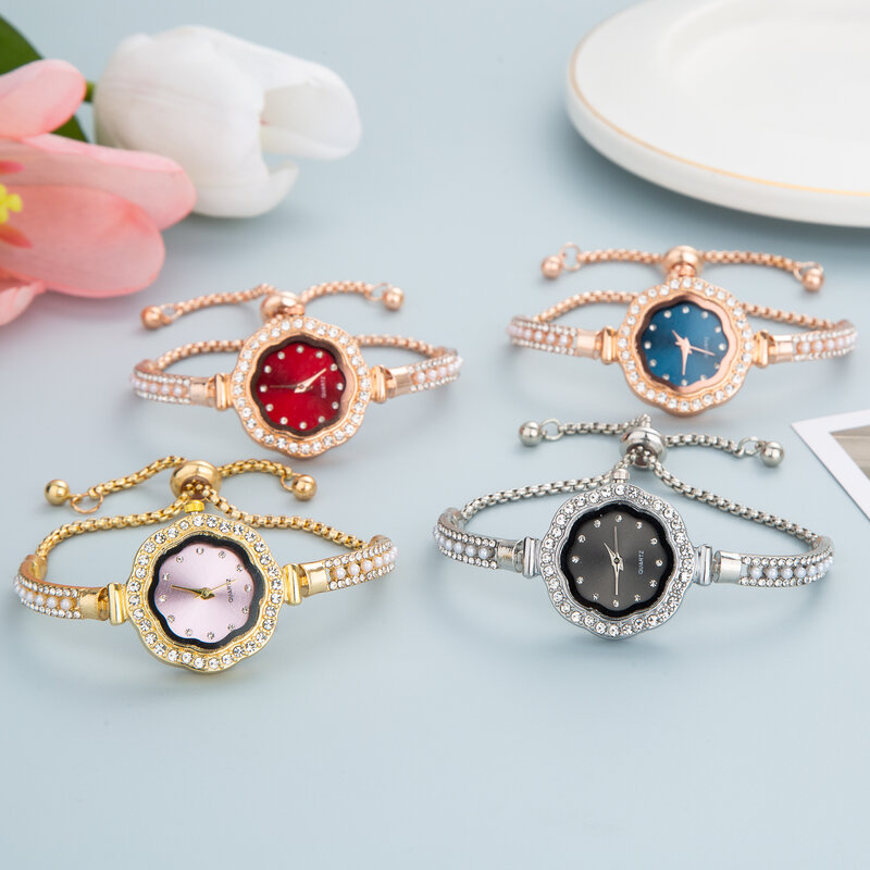 Женские кварцевые часы с браслетом и кристаллами, с цветами