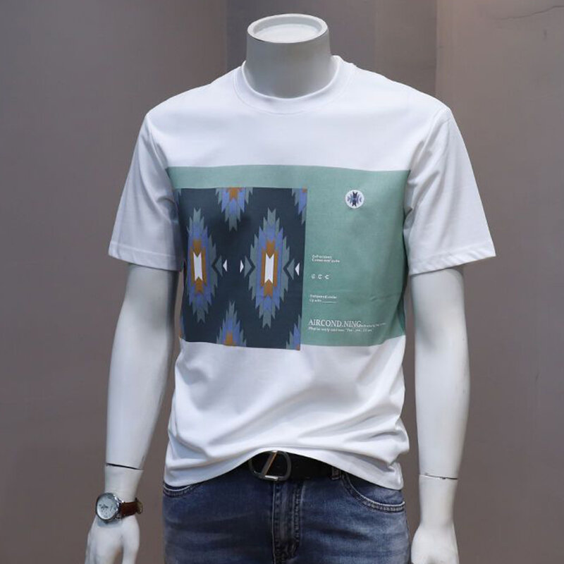 Camiseta assimétrica estampada com o pescoço o que combina com tudo, roupas masculinas, pulôveres casuais, camiseta coreana solta, nova moda, verão, 2024