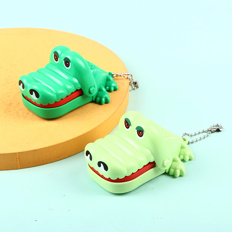 Novo criativo portátil pequeno crocodilo boca dentista mordendo dedo jogo divertido mordaça brinquedo com keychainCreative crocodilo chaveiro