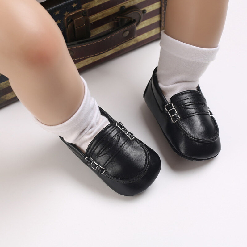 男の子と女の子のための滑り止めレザープレウォーカーシューズ,幼児のための柔らかい靴,クレードル付き