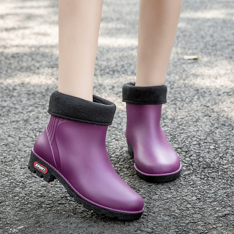 Botas de chuva antiderrapantes impermeáveis para mulheres, sapatos de veludo curto para meninas, botas de borracha quente, moda