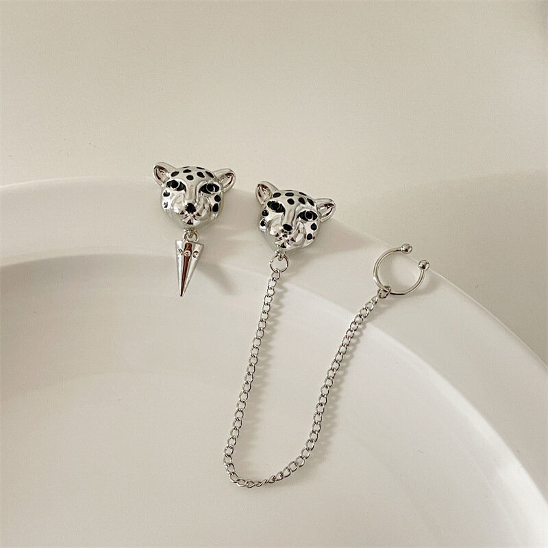 Hot Selling Fashion Design Jewelry Asymmetrical stud earrings Leopard Head Stud Earrings for Women