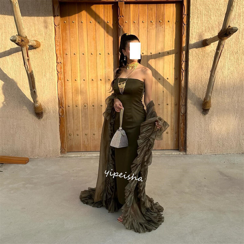 Sukienka na studniówkę satynowa plisowana suknia imprezowa, koktajlowa bez ramiączek na miarę sukienki Midi Arabii Saudyjskiej