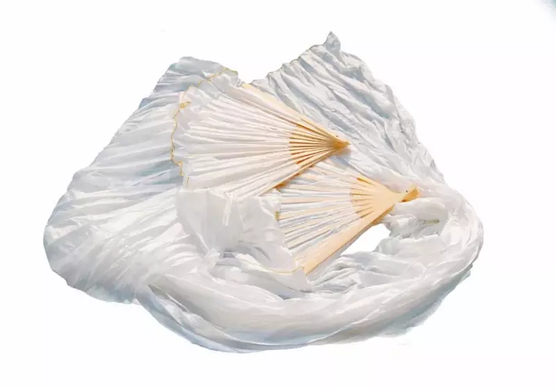Hot Selling 100% Silk Unisex High Quality Chinese Silk Veil Dance Fans 1Pair Belly Dance Fans Hot Sale Pure White Color 180*90cm