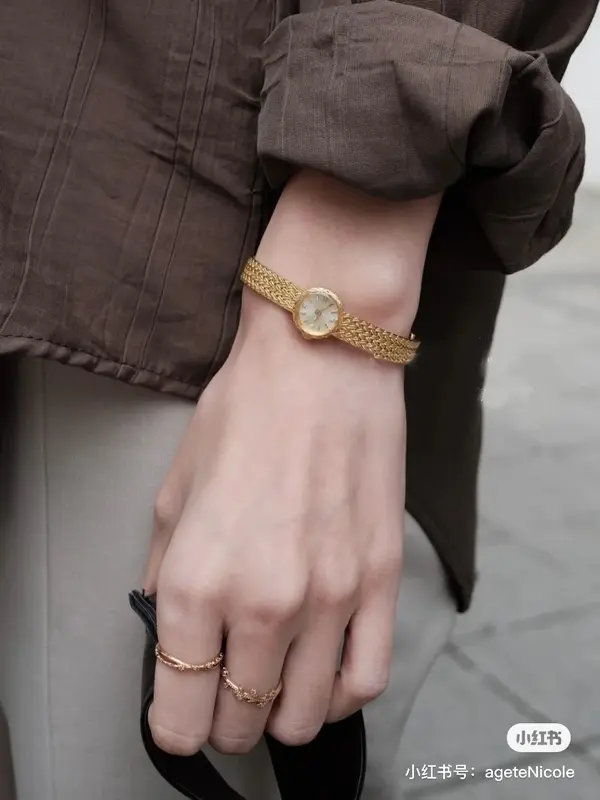 Reloj de latón de oro de 24 quilates para mujer, pequeño, diamantes de lujo, Cuadrado exquisito japonés, cuarzo Simple, regalo para niña de alta calidad, nuevo