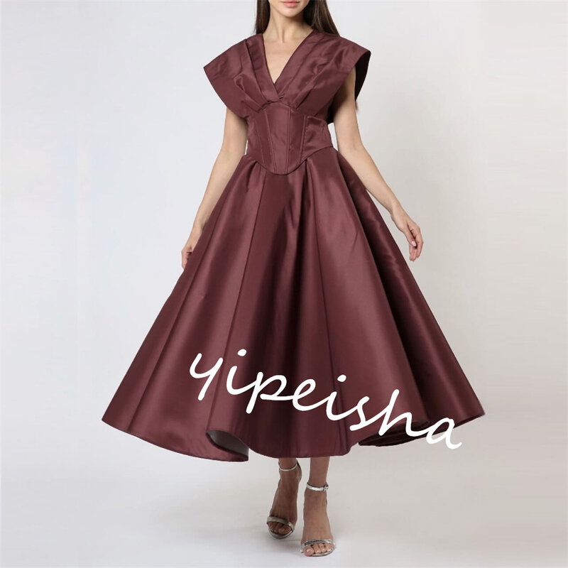 Атласные плиссированные блестящие трапециевидные платья средней длины с V-образным вырезом на заказ