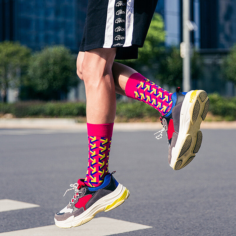 I più venduti calzini da uomo in stile britannico con tendenza geometrica a contrasto di colore calzini da strada in cotone a tubo medio calzini da uomo taglie forti