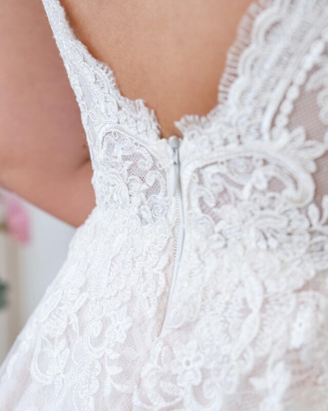 Vestido de novia de encaje con cuello en V profundo, línea A, color marfil, talla grande, ZJ017, 2023