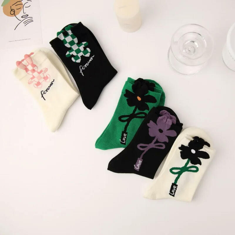 Calcetines de tubo medio con dibujos animados en 3D para mujer, medias transpirables de estilo coreano, Harajuku, informal, Kawaii, otoño e invierno, Eu35-40