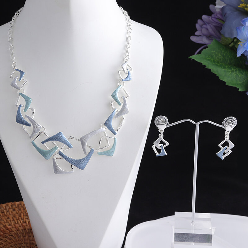 MeiceM 2023 Kalung Geometri Tidak Beraturan Enamel Klasik Kalung Choker Kerah Wanita Perhiasan Kalung Aloi Trendi untuk Wanita