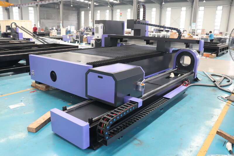 AKJ1530FR płyta rura metalowa maszyna do cięcia laserem światłowodowym 1000w 2000w 3000w 4000w z obrotem 3m 6m