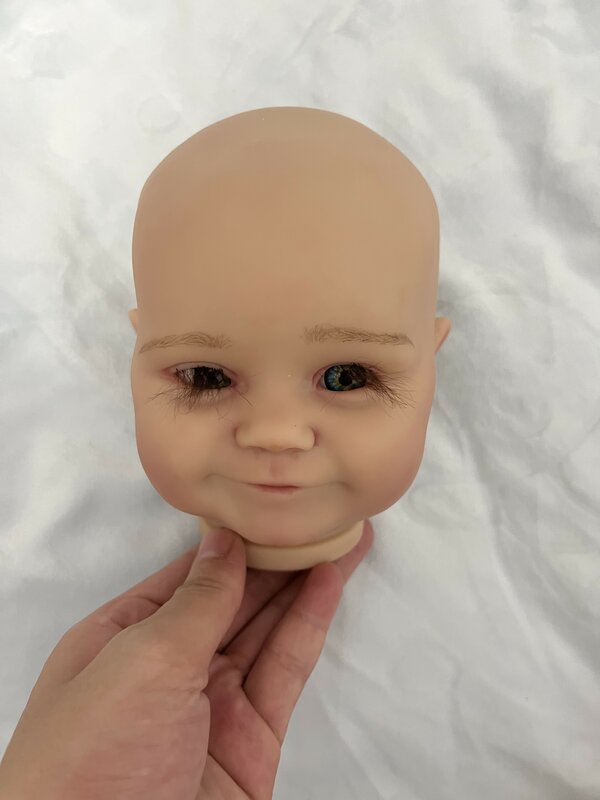 Pasokan terbatas potongan FBBD dibuat oleh seniman Luo 20 inci lukisan Maddie Genesis bayi terlahir kembali dengan tubuh kain