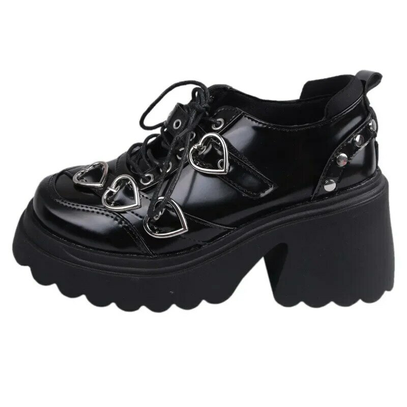 Sepatu Platform rantai Mary Janes wanita 2024 sepatu Gotik Punk gesper berbentuk hati sepatu hak tinggi tebal kulit paten wanita