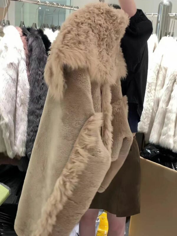 Короткая стильная куртка из искусственного меха с большими лацканами и уникальным дизайном, женская новая коллекция для осени и зимы 2024
