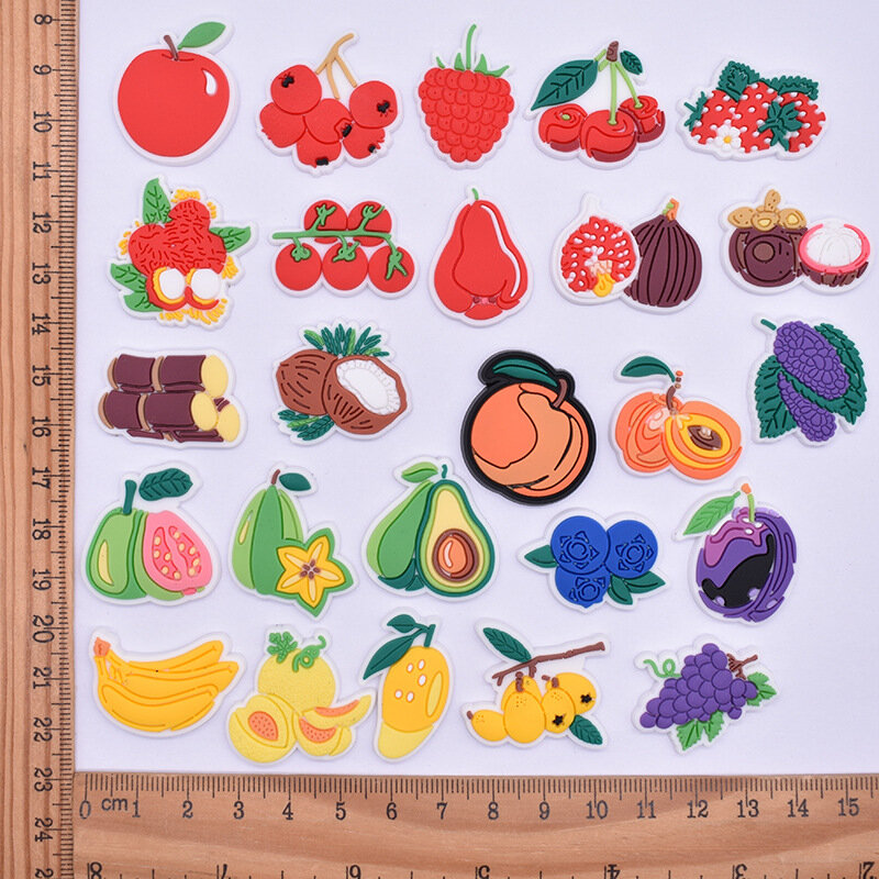PVC personajes de frutas aguacate, manzana, pera, albaricoque, plátano, piña, mango, ciruela, sandía, uva de la paz, hebilla de zapato, accesorios de dijes