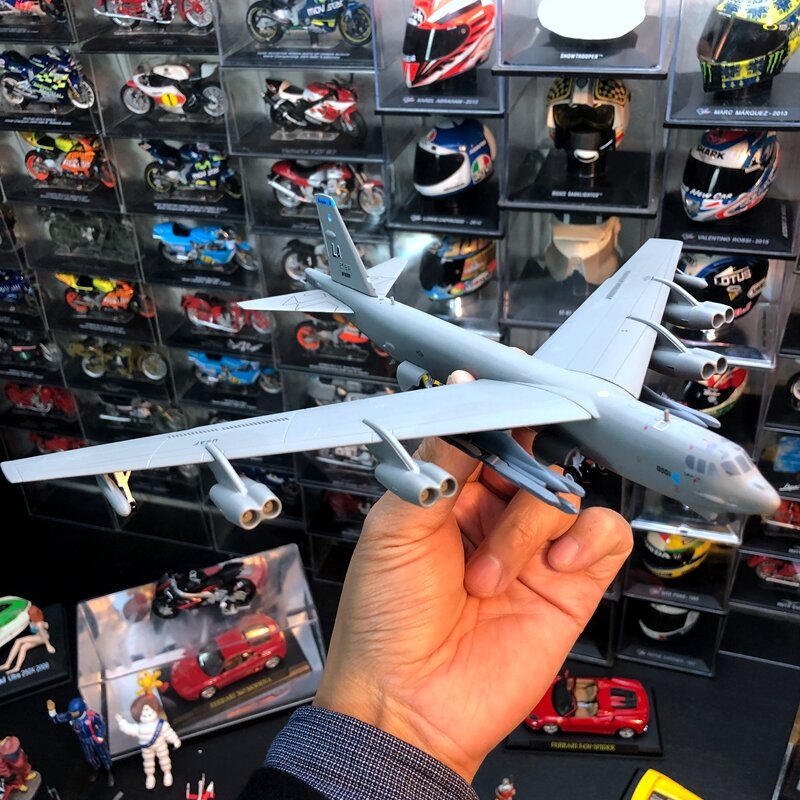 ขนาด1: 200เครื่องบิน B52เครื่องบินทิ้งระเบิดเชิงกลยุทธ์โลหะสำเร็จรูปชุดลูกตุ้มเครื่องบินรุ่น Toy Hobby