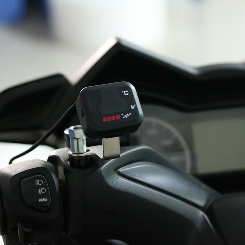 Uniwersalny KOSO motocykl woltomierz termometr temperatura wskaźnik napięcia cyfrowy wyświetlacz USB ładowarka do Vespa TMAX XMAX