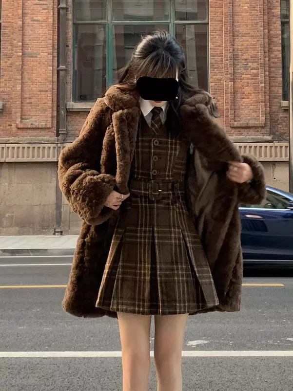 Зимнее молодежное пальто из искусственного меха кролика, новинка 2023, модные трендовые плюшевые пальто для женщин