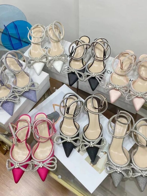 Купите дизайнерские туфли-лодочки с двойным бантом, украшенные кристаллами, шелковые, атласные туфли с острым носком, женские туфли на высоком каблуке с ремешком на щиколотке