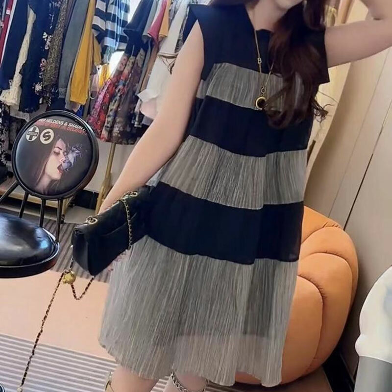 Lässige lose Patchwork gestreifte Kleider weibliche Kleidung A-Linie Kontrast farben Sommer ärmelloses koreanisches Rundhals-Midi kleid