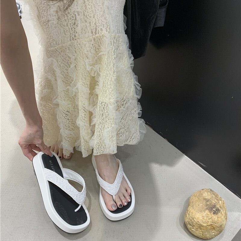 2024 Musim Panas Chunky sandal wanita Fashion elegan klip Platform kaki datar Slide wanita luar ruangan pantai Sandalias Flip Flop