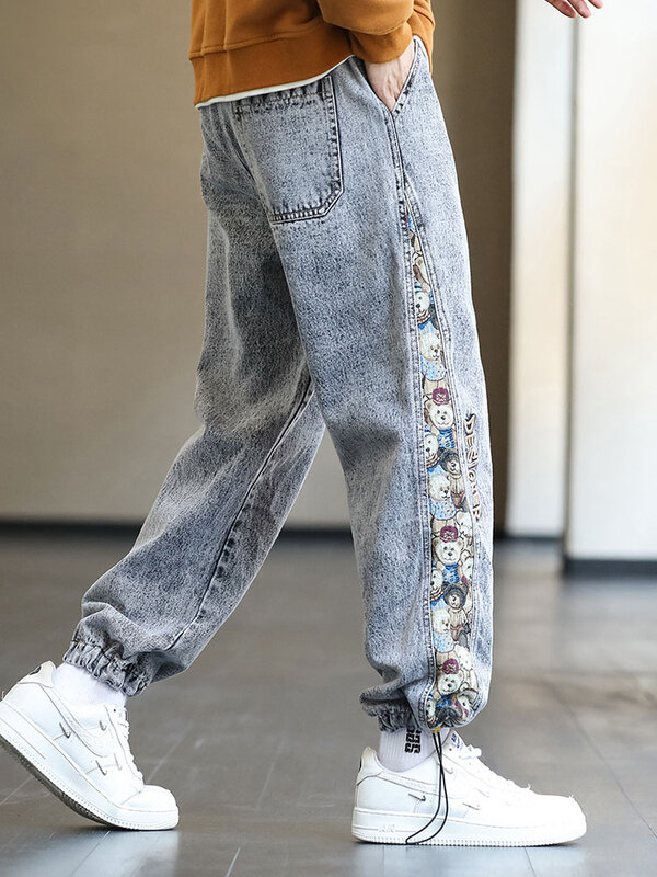 Plus Size męskie jeansy modne niedźwiedź patchworkowe szerokie nogawki luźne spodnie dżinsowe męskie hiphopowy sweter proste spodnie dżinsowe 8XL