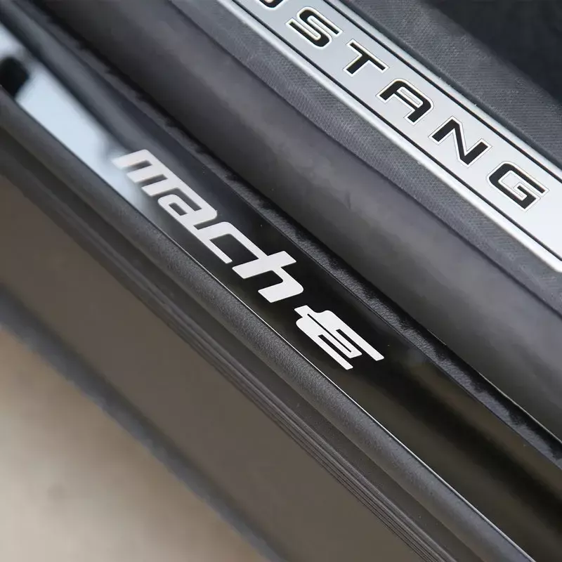 Tira do peitoril do pedal da porta para Ford Mustang, barra de limiar externa, adesivos antiderrapantes, acessórios de proteção para carros, 2021-2023