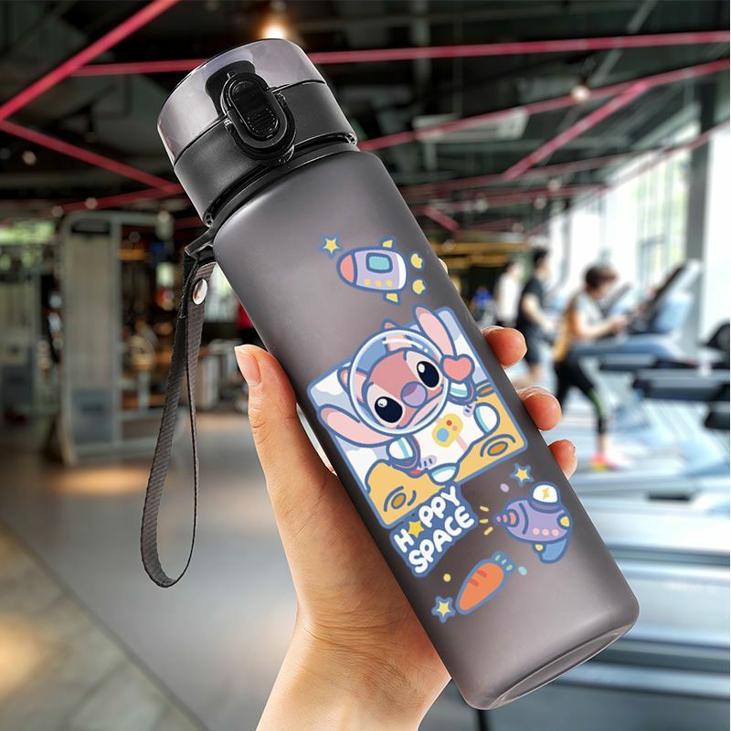 Lilo & Stitch botol air portabel, botol air olahraga kapasitas besar luar ruangan Hitam Biru minum kartun jahitan plastik portabel 560ML