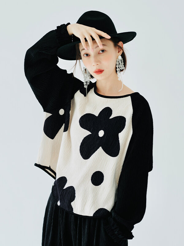 Imakokoni lange-ärmeln rundhals pullover T-shirt floral muster polka dot schwarz patchwork plissee top für frauen 223828