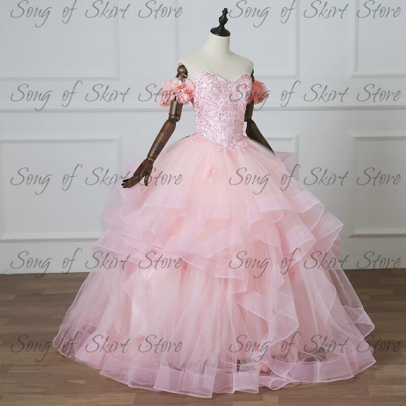 Gaun Princess Pink A-Line Quinceanera Gaun Prom Panjang Berjenjang Renda Kerlap-kerlip Berpayet Gaun Pesta Kereta Api