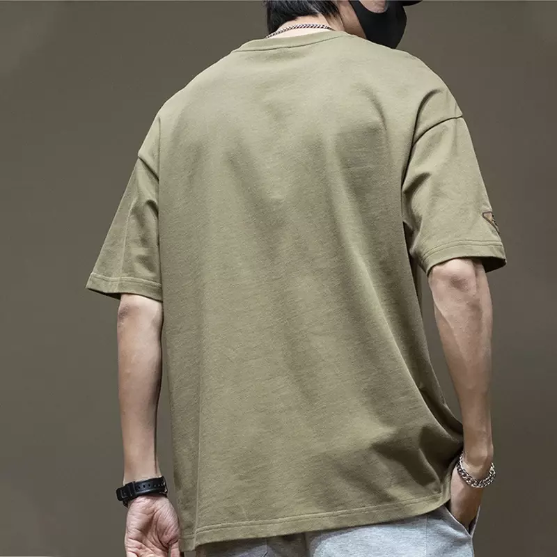 Kaus bercetak huruf lengan pendek pria musim panas dengan saku kargo atasan katun leher-o kasual Y2K Streetwear ukuran besar