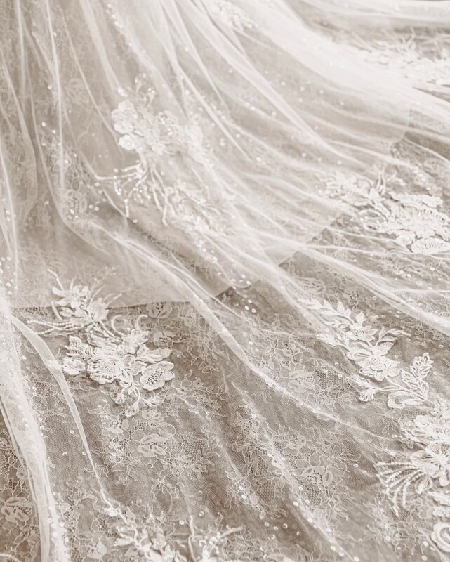 ชุดเดรสเสื้อผ้าเจ้าสาวงานแต่งงานวินเทจผ้าสปาเก็ตตี้ลูกไม้สีงาช้างของประเทศขนาดพลัส2023 ZJ027