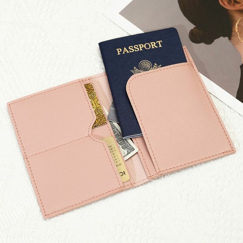 PUレザーパスポートカバー、トラベルアクセサリー、パスポートクリップ、ドキュメント、クレジットカードケース、飛行機チェックイン、多機能