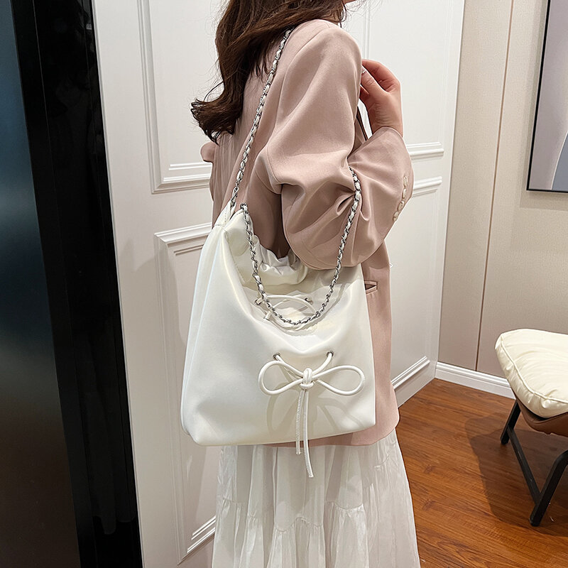 Pu Leather Silver Shoulder Bags for Women 2024 Designer Korean Fashion Handbags and Purses Trend Chain Crossbody Bucket Bag